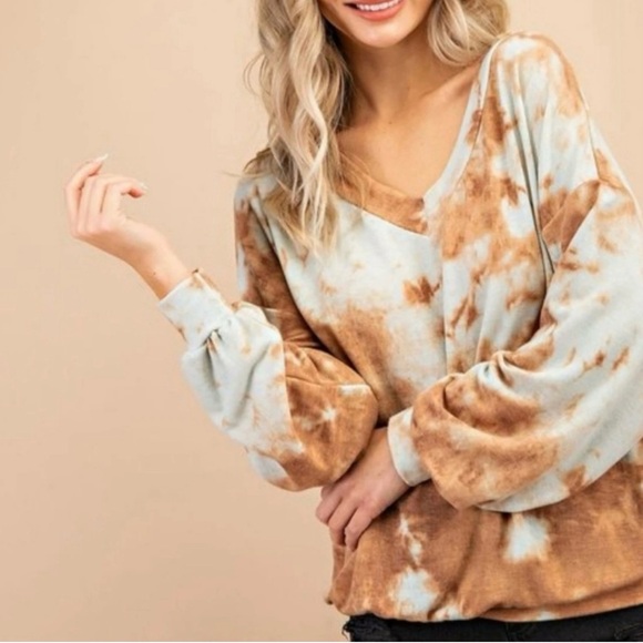 NWT TIE DYE V-NECK LONG SLEEVE TOP - Picture 4 of 4